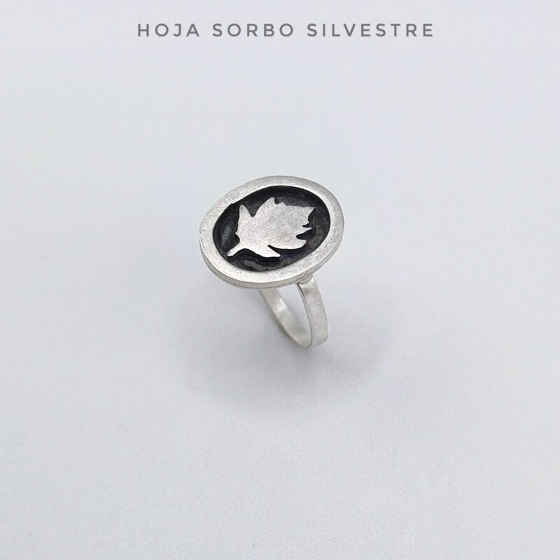 Anillo Hoja Sorbo Silvestre Plata de Ley.